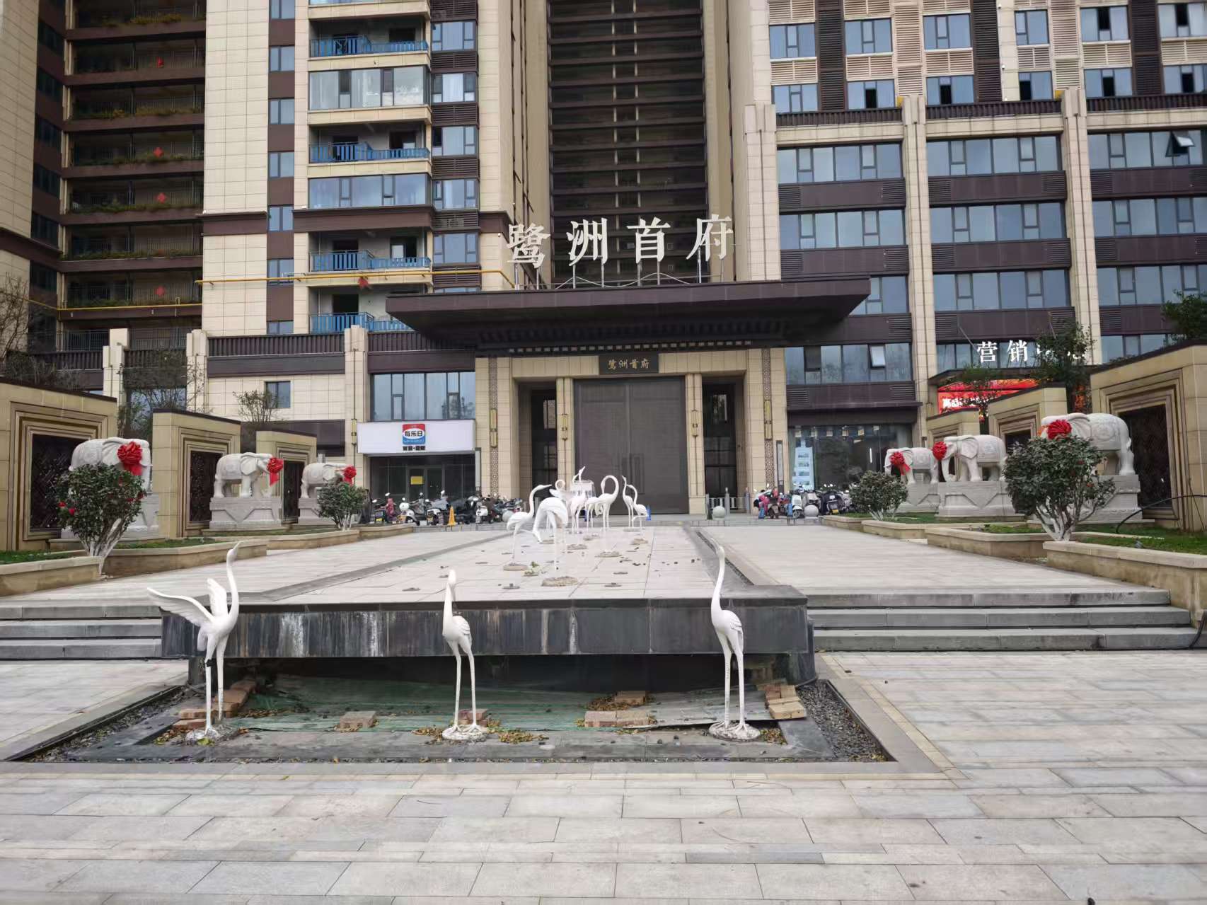 位于河南省平顶山市新华区建设路西段南侧鹭洲首府5号楼1504号房产